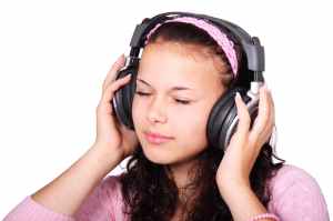cute-female-girl-headphones-41553.jpeg